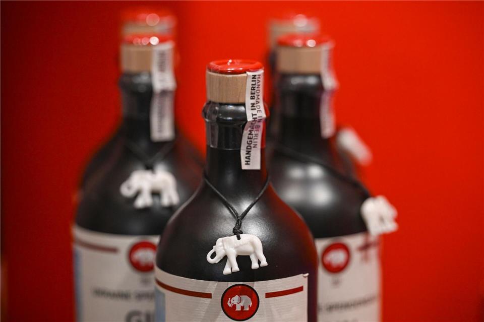 Das Markenzeichen von Mampe ist der weiße Elefant. (Archivbild)Jens Kalaene/dpa