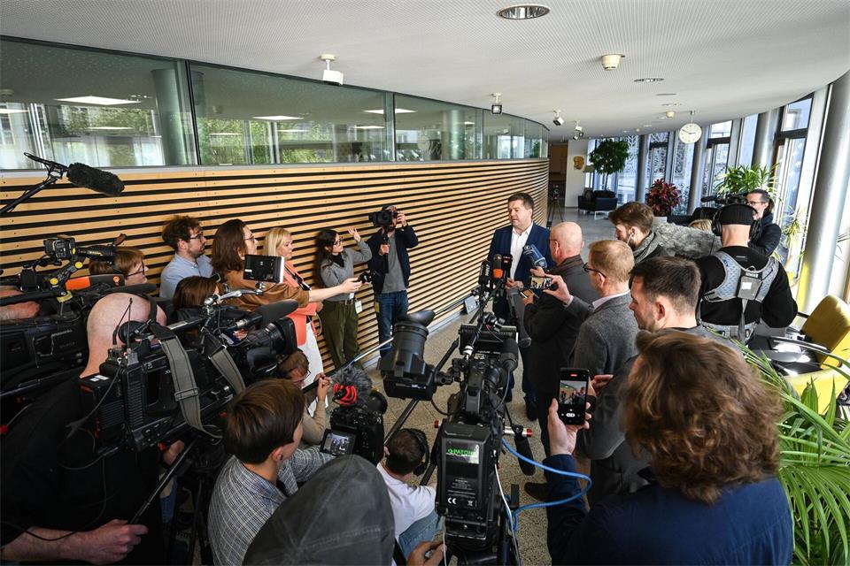 Das Medieninteresse im Landtag in Magdeburg ist groß. Heiko Rebsch/dpa