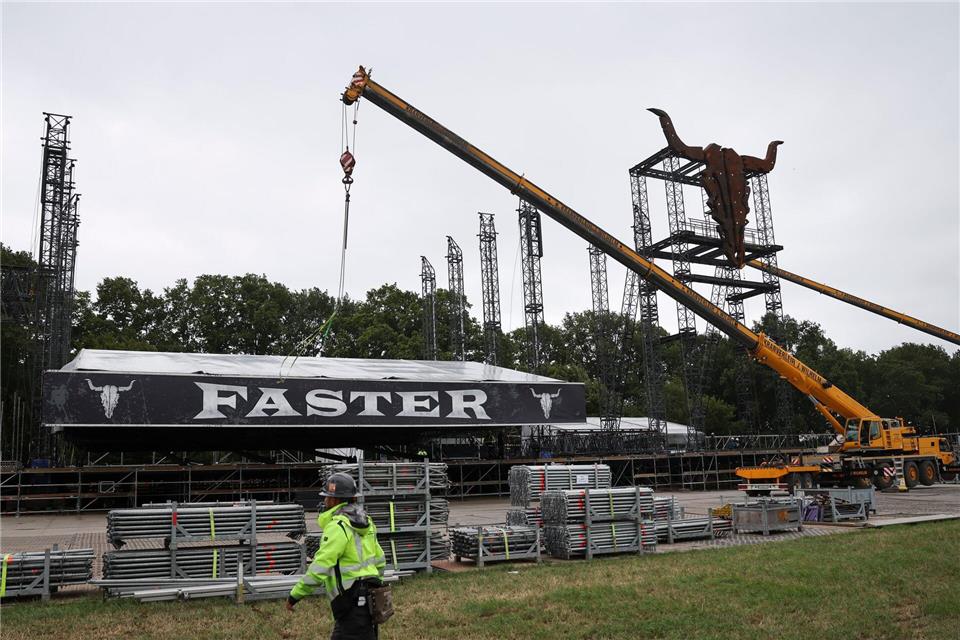 Das Metallteil wiegt 2,8 Tonnen.Christian Charisius/dpa