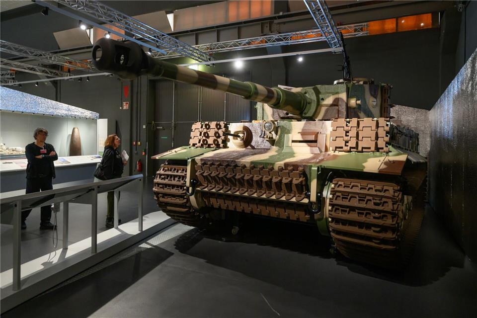 Das Militärhistorische Museum der Bundeswehr in Dresden beschäftigt sich in einer Sonderausstellung unter dem Titel „Wunderwaffen“ mit Propaganda und Kriegstechnik in der NS-Zeit Robert Michael/dpa