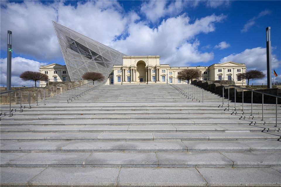 Das Militärhistorische Museum der Bundeswehr in Dresden beschäftigt sich in einer Sonderausstellung unter dem Titel „Wunderwaffen“ mit Propaganda und Kriegstechnik in der NS-Zeit Robert Michael/dpa