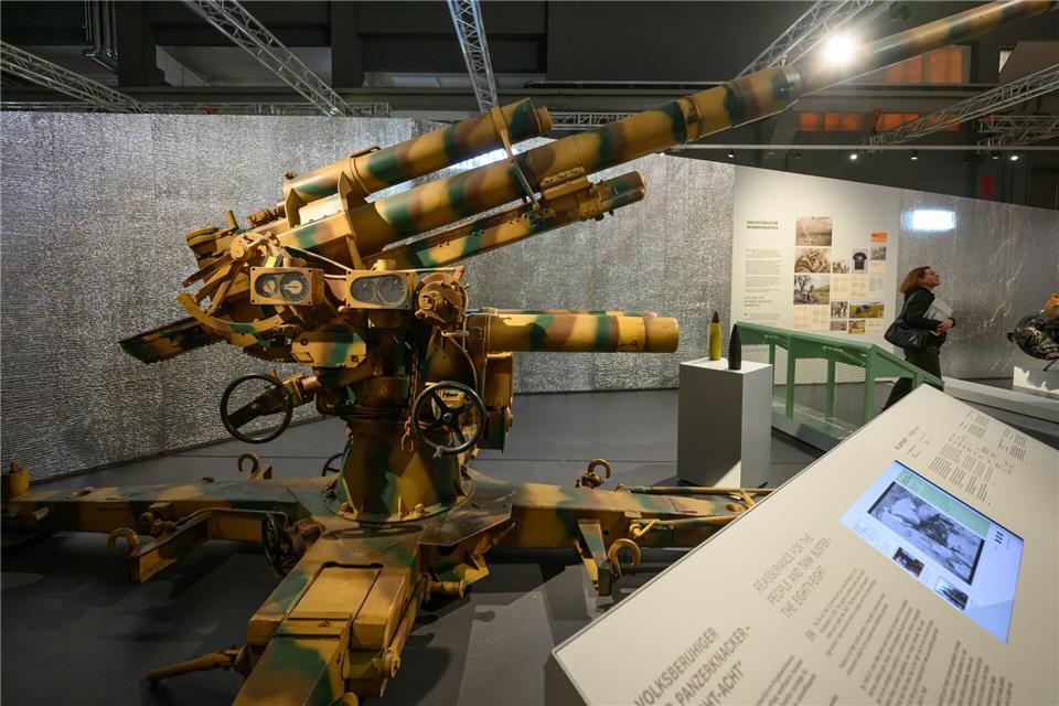 Das Militärhistorische Museum der Bundeswehr in Dresden beschäftigt sich in einer Sonderausstellung unter dem Titel „Wunderwaffen“ mit Propaganda und Kriegstechnik in der NS-Zeit Robert Michael/dpa