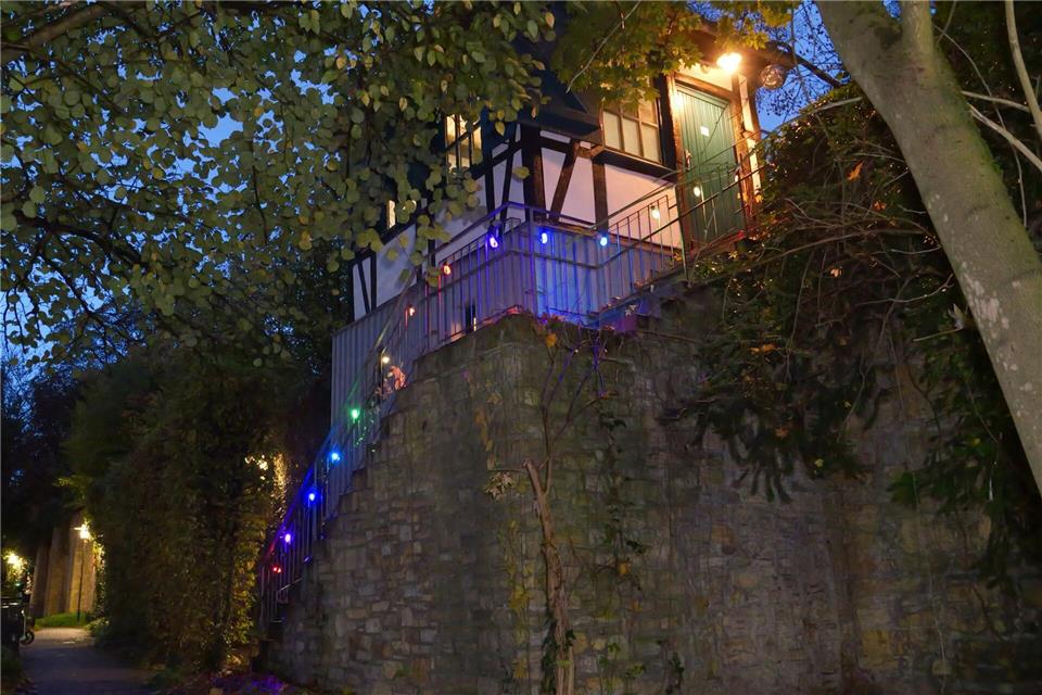 Leben in „Deutschlands kleinstem Studentenwohnheim“  Das Mini-Wohnheim steht auf den Grundmauern eines früheren Wehrturms aus dem 12. Jahrhundert und liegt zentral in der Osnabrücker Innenstadt.Jörn Hüneke/dpa