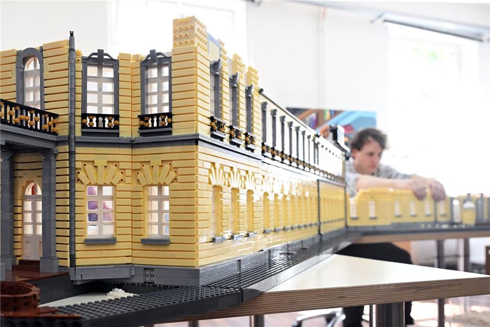 Das Miniatur-Schloss zeigt das Original im Maßstab 1:34.Uli Deck/dpa