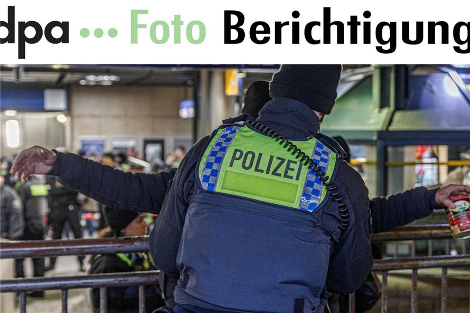 Das Mitführen von Waffen ist am Hamburger Hauptbahnhof verboten.Markus Scholz/dpa