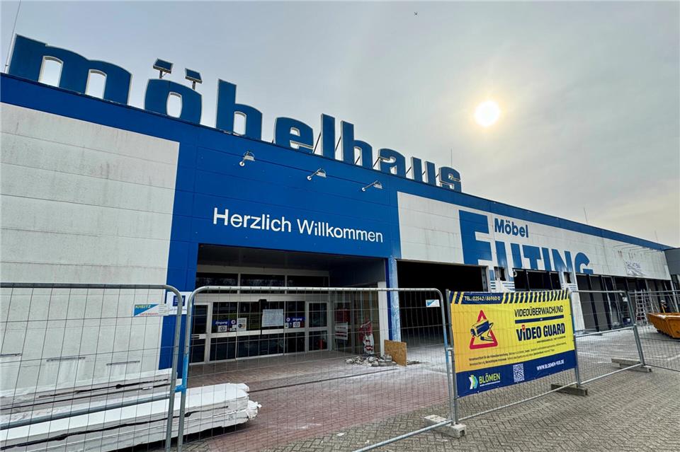 Das Möbelhaus Euting musste weichen, jetzt laufen die Arbeiten, um Platz für Jysk, Fressnapf und später Tedox zu machen.