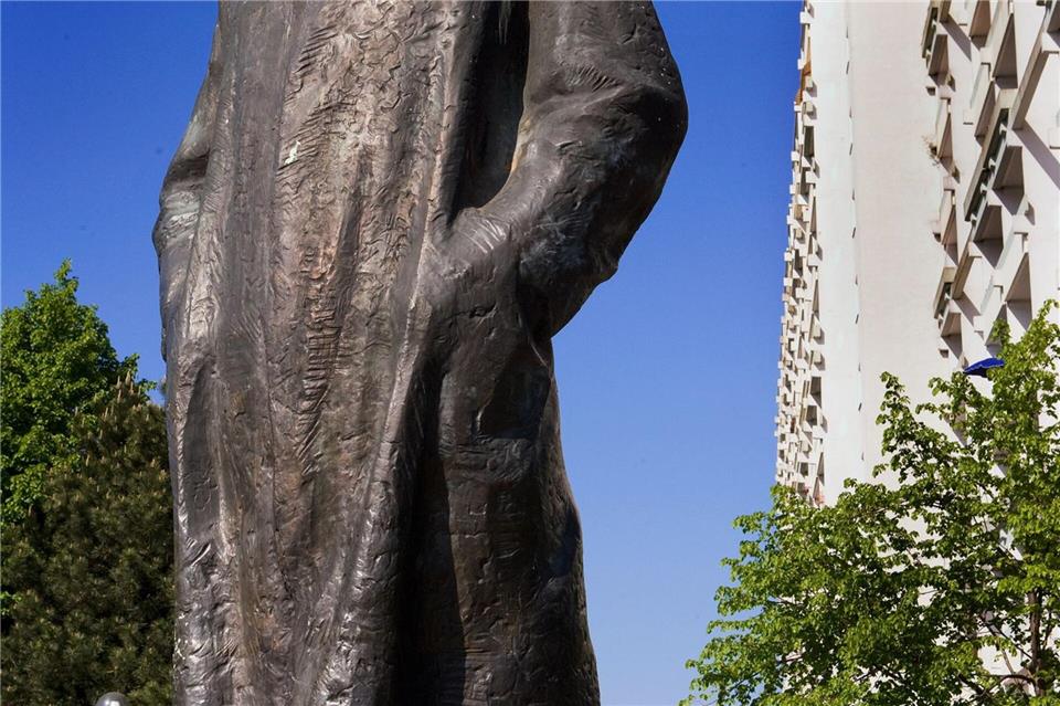 Das Monumental-Standbild unter Schutz zu stellen, sei ein Affront und verhöhne die Opfer kommunistischer Gewalt, meint die CDU-Landtagsabgeordnete Katy Hoffmeister. (Archivbild)Jens Büttner/dpa