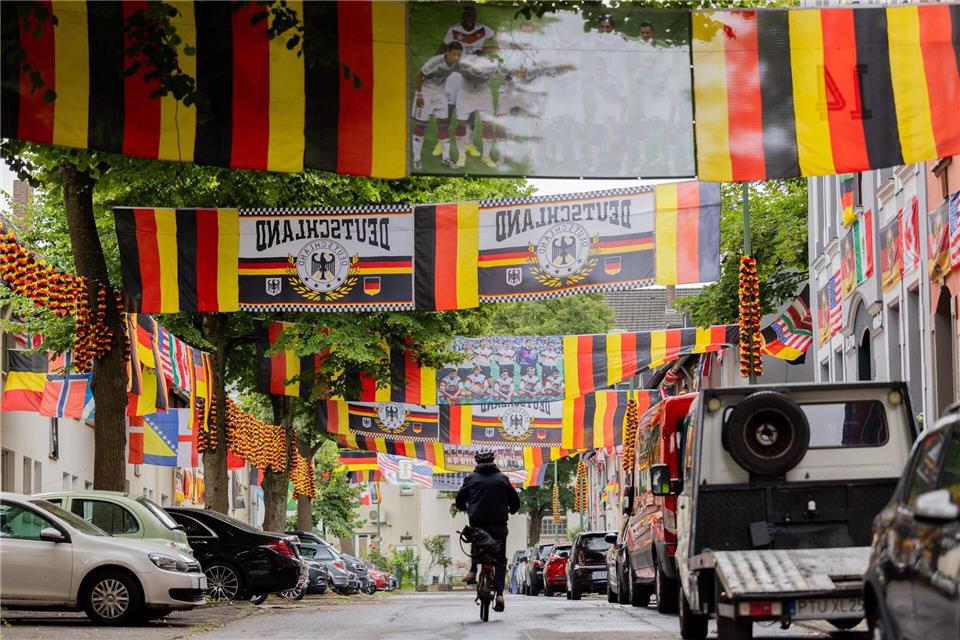 Das Motto der Fanmeile ist in diesem Jahr „Back to the Roots“.Rolf Vennenbernd/dpa