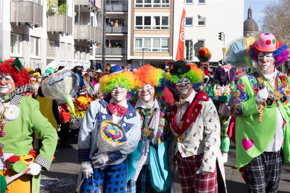 Das Motto der Kampagne 2025 lautet: „In Meenz zu feiern, des ist nett, but don’t forget se Zugplakett“.Helmut Fricke/dpa