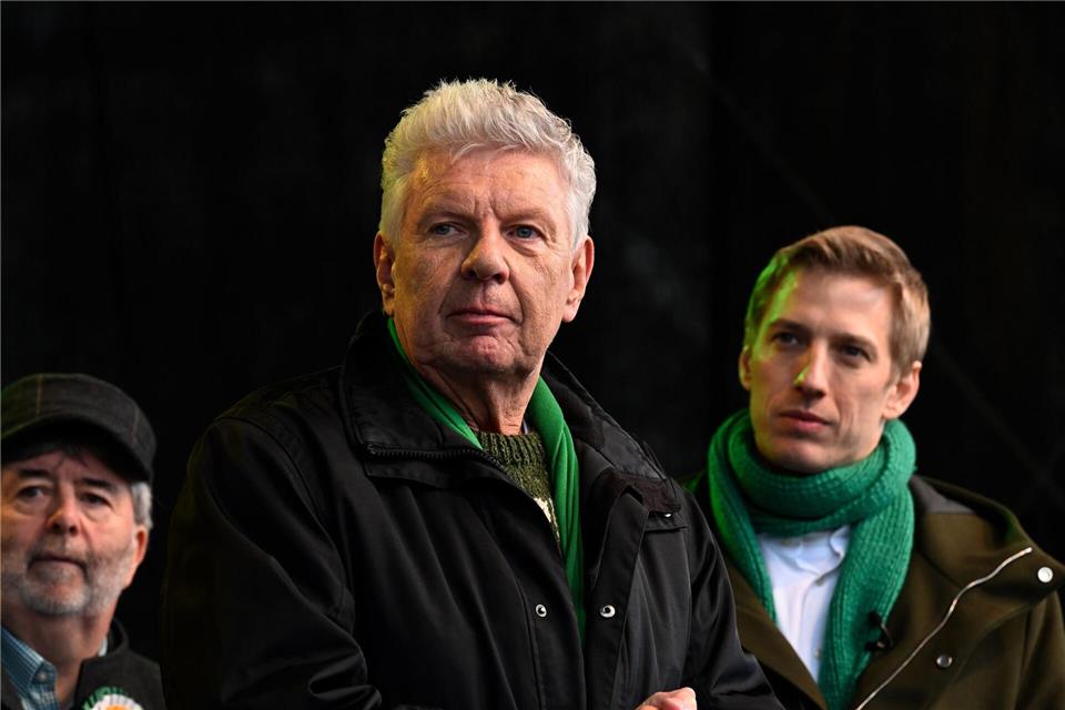 Das Münchner CSU-Spitzenpersonal empfiehlt SPD-Amtsinhaber Reiter (Mitte) bei der Stichwahl gegen den Grünen-Kandidaten Krause (rechts).Felix Hörhager/dpa