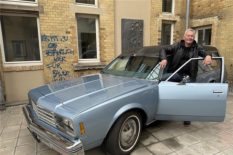Das Museum zeigt Bestattungsfahrzeuge und lädt Besucher zum Probeliegen ein. Nicole Schippers/dpa