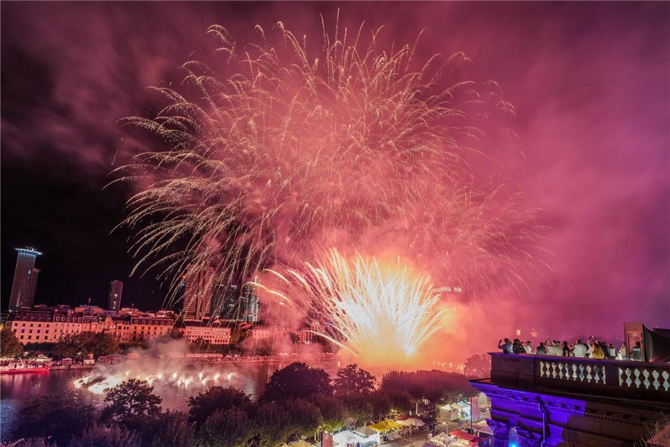Das Museumsuferfest endet traditionell mit einem Musikfeuerwerk (Archivbild).Andreas Arnold/dpa