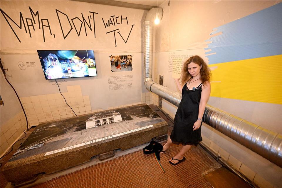 Das Musikvideo „Mama, Don’t Watch TV“ war auch in einer Ausstellung im Haus der Kunst in München zu sehen. (Archivbild)Felix Hörhager/dpa