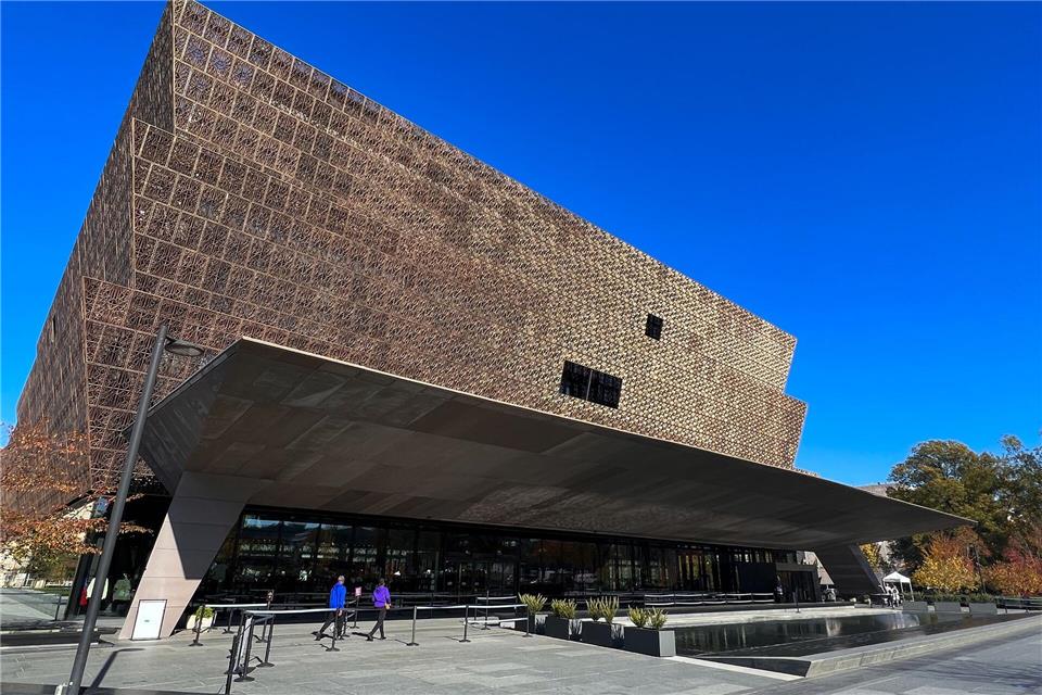 Das National Museum of African American History and Culture erzählt seit 2016 die gesamte afroamerikanische Geschichte.picture alliance/dpa/dpa-tmn