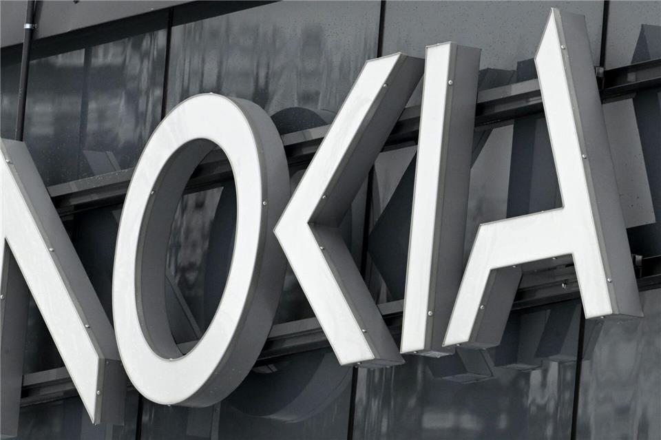 Das Nokia-Firmenlogo am Hauptsitz in Finnland. (Symbolbild) Heikki Saukkomaa/Lehtikuva/dpa