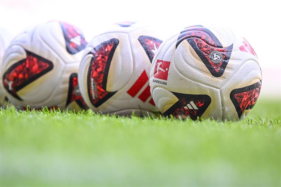 Das Nordduell zwischen Werder Bremen und dem Hamburger SV wurden auf den 22. November terminiert. (Symbolbild)Harry Langer/dpa