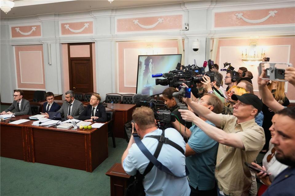 Das Oberste Gericht in Moskau hat nach einem Antrag kremltreuer Kräfte den Ausschluss der liberalen Oppositionspartei von der Parlamentswahl verfügt.Pavel Bednyakov/AP/dpa