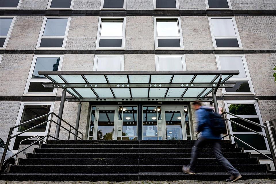 Das Oberverwaltungsgericht in Münster hat im Eilverfahren eine Beschwerde einer Polizeibeamtin gegen einen Beförderungsstopp bestätigt. Lars Berg/dpa