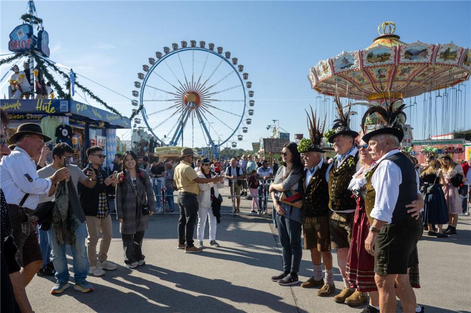 Das Oktoberfest startet bei klassischem Wiesn-WetterStefan Puchner/dpa