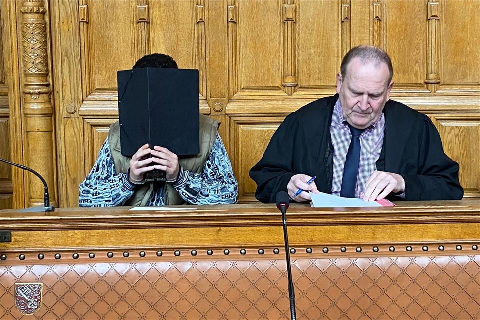Das Opfer und der Angeklagte (links) haben vor der Tat gemeinsam gefeiert. Janet Binder/dpa