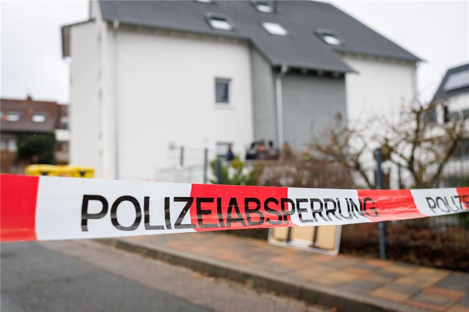 Das Opfer verlor laut der Anklage durch die Stichwunden viel Blut. Eine Operation rettete sein Leben. (Archivbild)Daniel Karmann/dpa