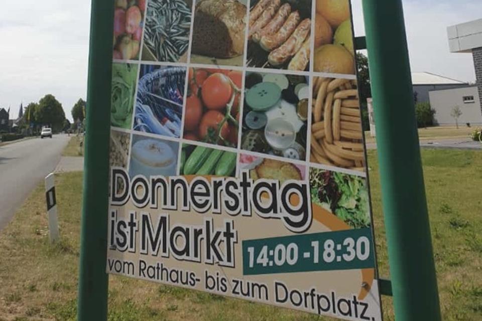Das Ortsmarketing lädt zum Wochenmarkt ein.