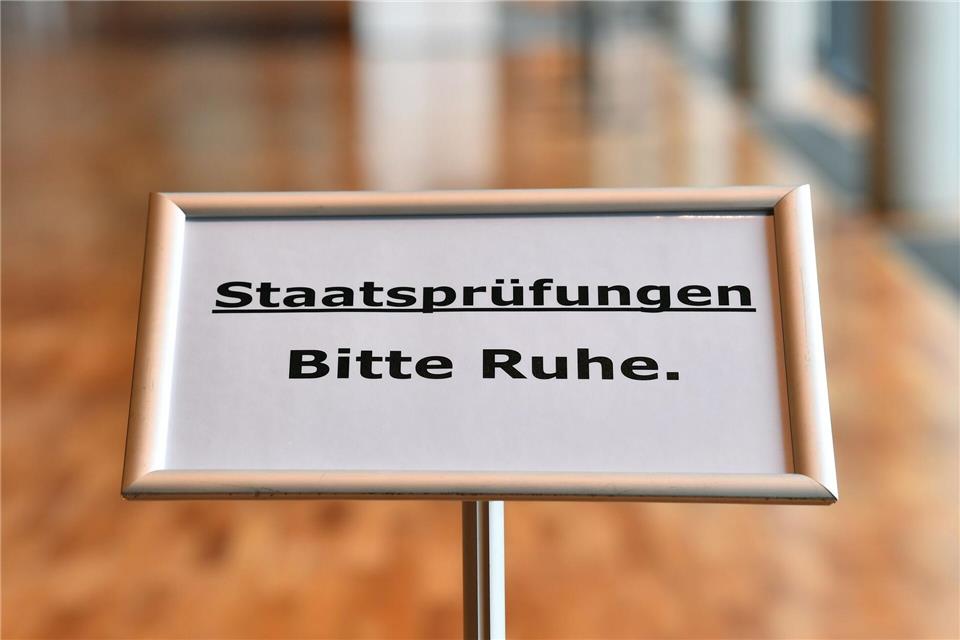 Das Paket mit den wichtigen Prüfungen ging in einem Treppenhaus verloren. Martin Schutt/dpa-Zentralbild/dpa