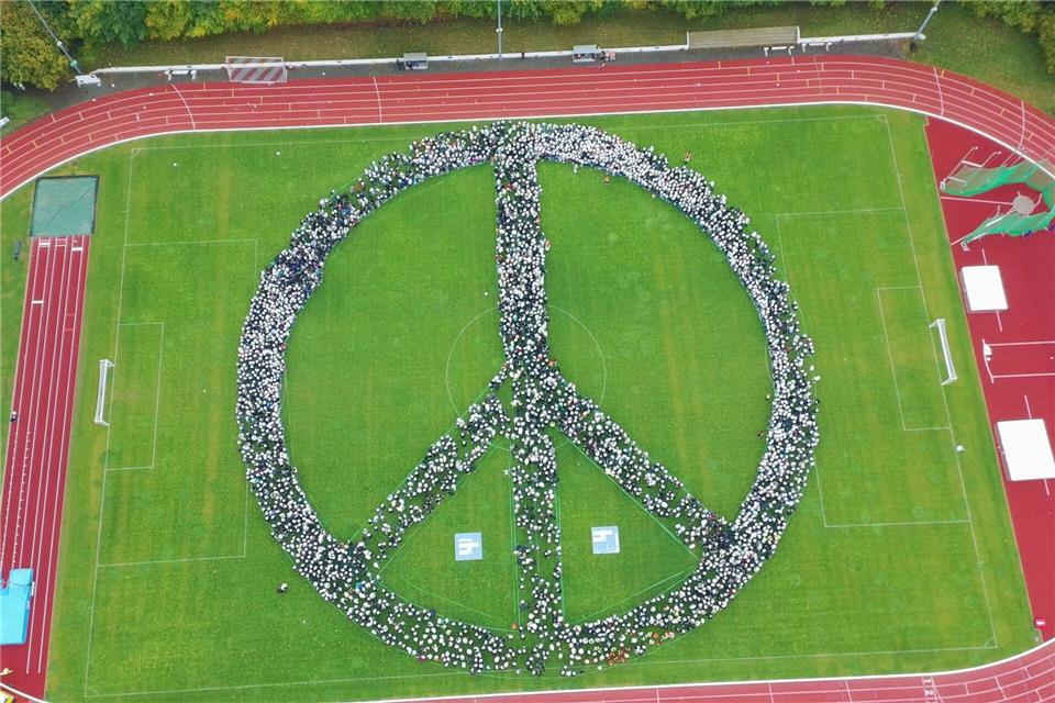 Das Peace-Zeichen hatte einen Durchmesser von 70 Metern.Christian Müller/dpa