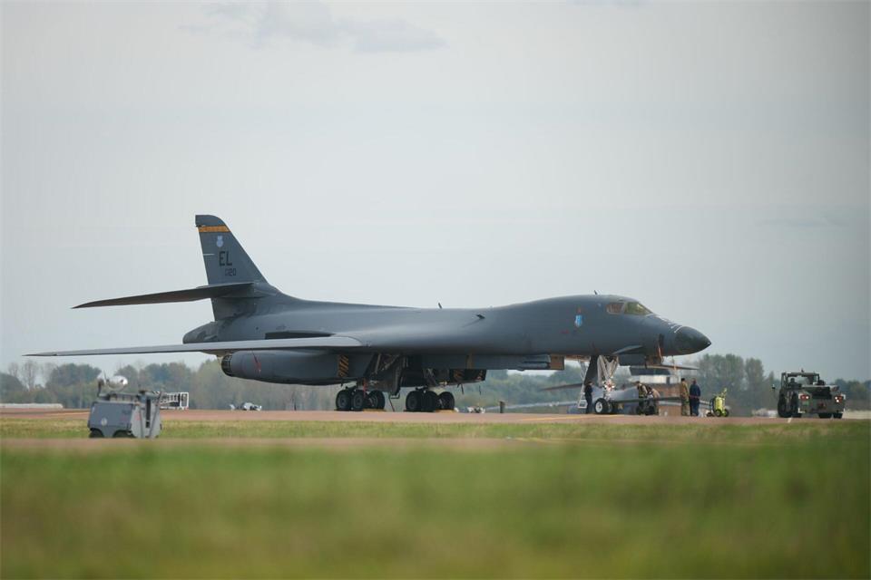 Das Pentagon hat alle US-Bomber in die Heimat zurückbeordert. (Archivfoto)Alastair Grant/AP/dpa