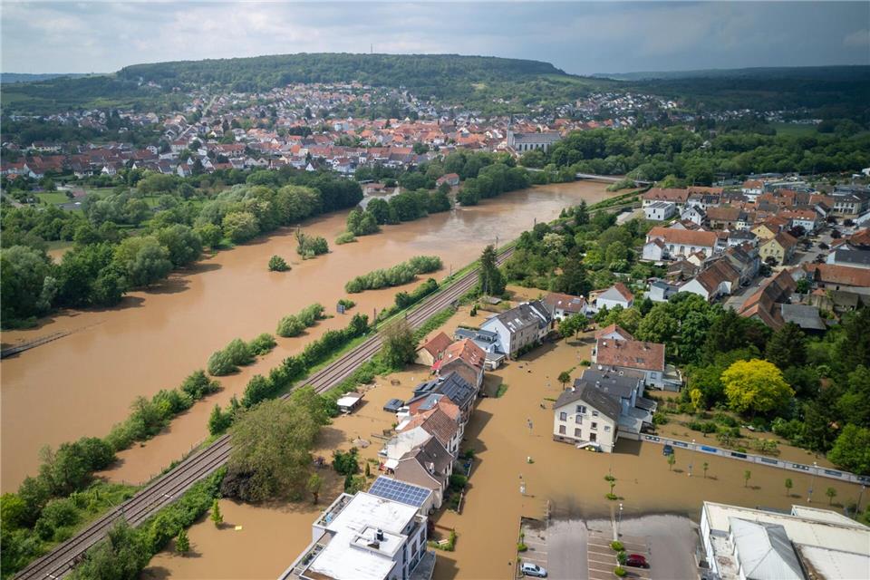 Das Pfingsthochwasser 2024 im Saarland setzte viele Gebiete unter Wasser- wie hier in Kleinblittersdorf. (Archivbild)Andreas Arnold/dpa