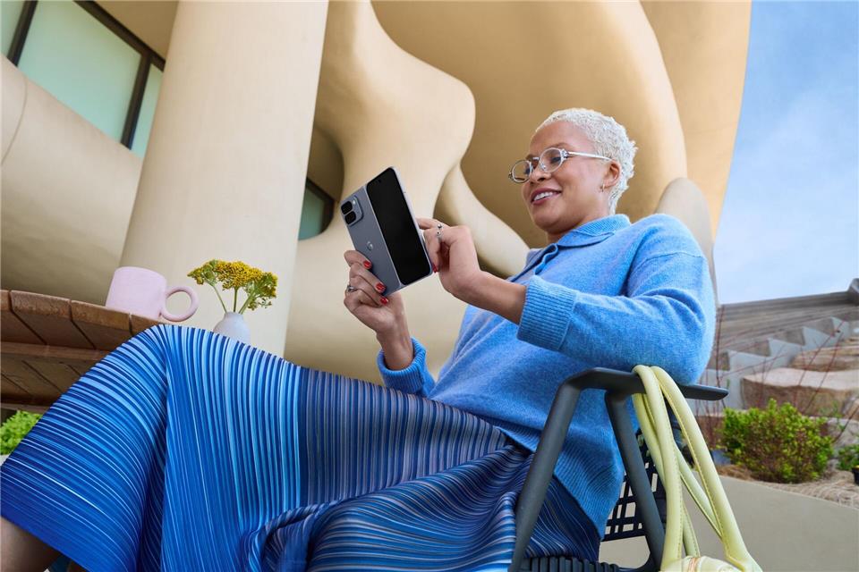 Google Pixel 10: KI statt Hardware-Revolution  Das Pixel 10 Pro Fold überzeugt mit einem riesigen Display, Multitasking-Stärken und allen KI-Features. Es ist aber nicht das schlankeste Modell auf dem Markt.Google LLC/dpa-tmn