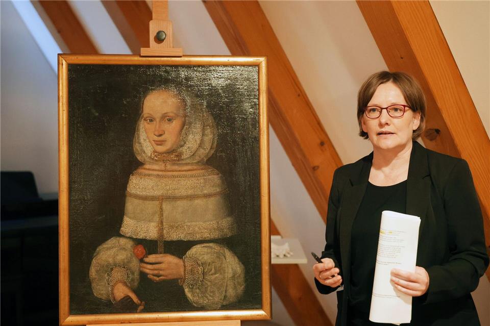 Das Porträt der Gönnerin des Jenaer Frauenhospitals malte ein unbekannter Künstler vermutlich in der ersten Hälfte des 17. Jahrhunderts. Auch die Herkunft des Ölgemälde soll genauer geprüft werden.Bodo Schackow/dpa