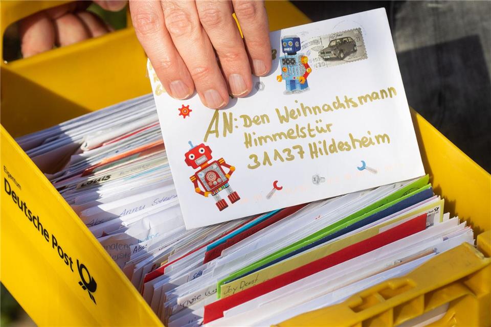 Das Postamt des Weihnachtsmannes in Himmelsthür öffnet bald.Julian Stratenschulte/dpa