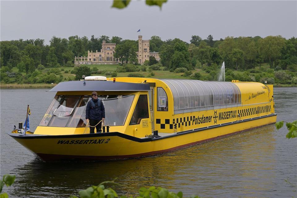 Das Potsdamer Wassertaxi fährt nach einer Pause wieder.Michael Bahlo/dpa