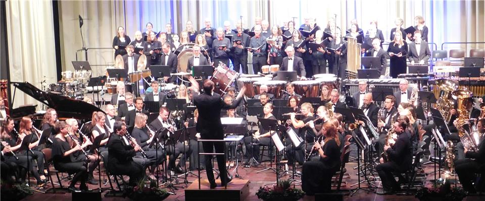 Das Programm des Kreisorchester Borken unter der Leitung von André Baumeister und des Kreischores unter Eva Maria Gröner wird den Zuschauern noch lange in Erinnerung bleiben.