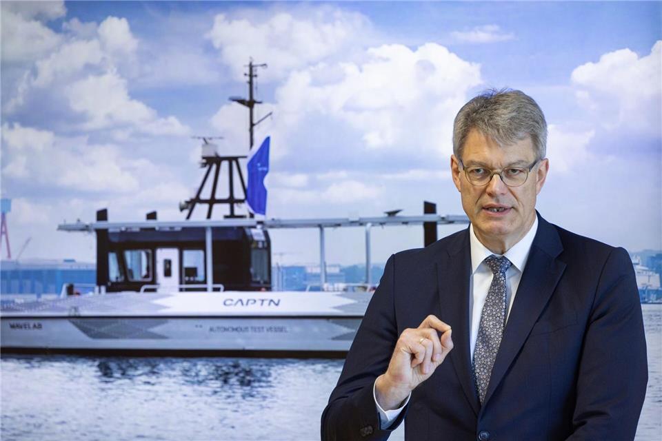 Das Projekt trägt laut Bundesverkehrsminister Patrick Schnieder (CDU) wesentlich dazu bei, den öffentlichen Verkehr auf dem Wasser zu modernisieren und zu digitalisieren. Ulrich Perrey/dpa