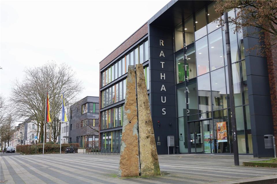 Das Rathaus in Solingen, seit März 2026 wieder der Arbeitsplatz des Rechtsdezernenten Jan Welzel. (Archivbild)Gianni Gattus/TNN/dpa