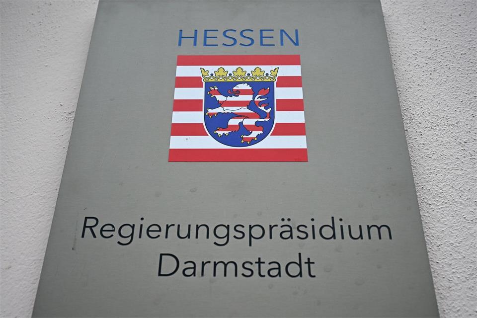 Das Regierungspräsidium warnt vor Radium-Trinkbechern. (Archivbild)Michael Brandt/dpa
