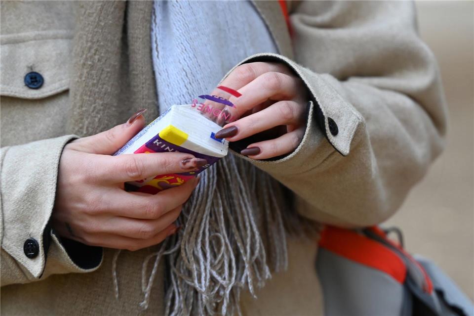 Das Robert Koch-Institut geht von 7,4 Millionen akuten Atemwegserkrankungen in Deutschland aus (Symbolbild).Elisa Schu/dpa