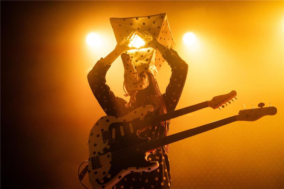 Das Rock-Duo Angine de Poitrine tritt im Mod Club in Toronto auf. Arlyn McAdorey/The Canadian Press/AP/dpa