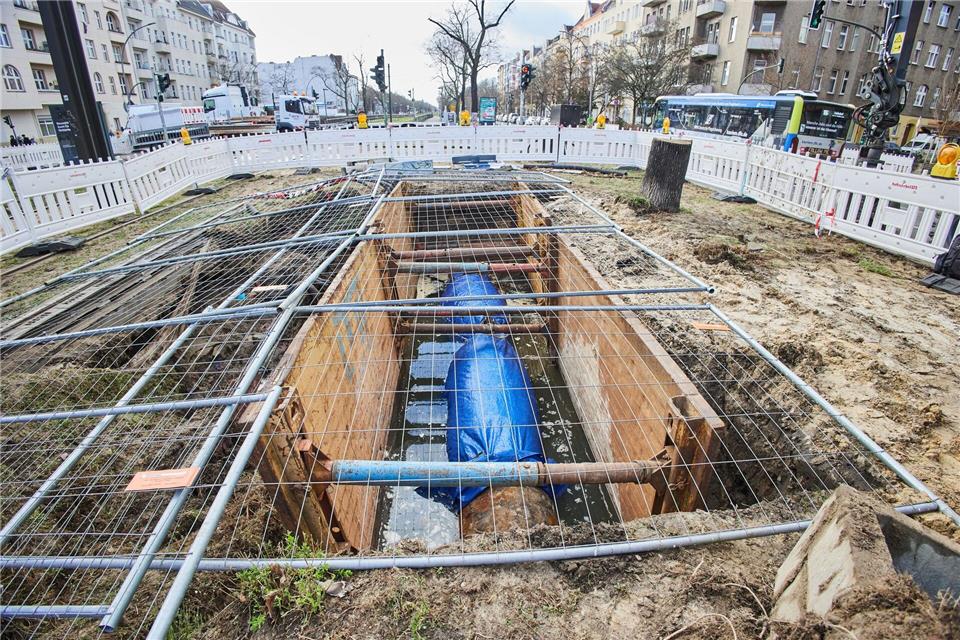Nordosten Berlins nach Rohrbruch zeitweise ohne Wasser Das Rohr, das an Silvester geplatzt war, wurde repariert. (Archivbild)Joerg Carstensen/dpa