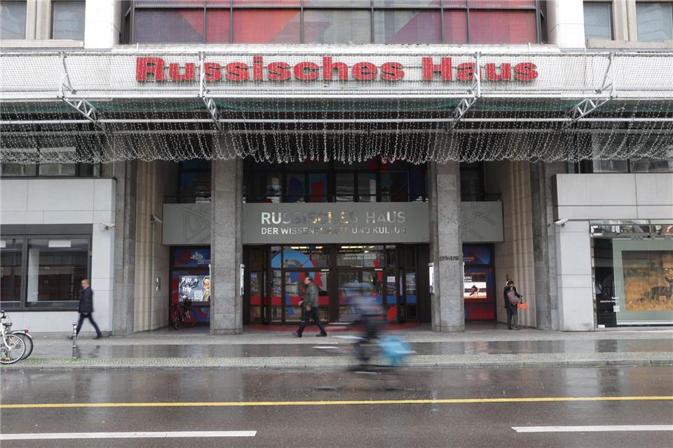 Das Russische Haus in Berlin-Mitte ist umstritten. (Archivbild)Jörg Carstensen/dpa