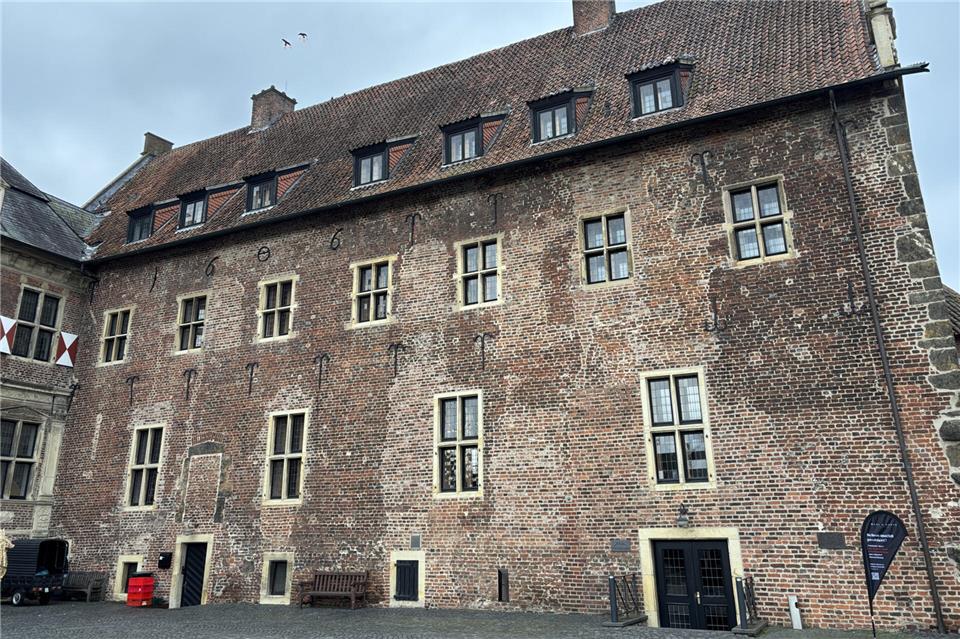 Das Saalgeschoss im ersten Obergeschoss des Nordflügels soll saniert werden. Die Politik hat der Verwaltung den Auftrag ereilt, das Vorhaben weiter zu planen.