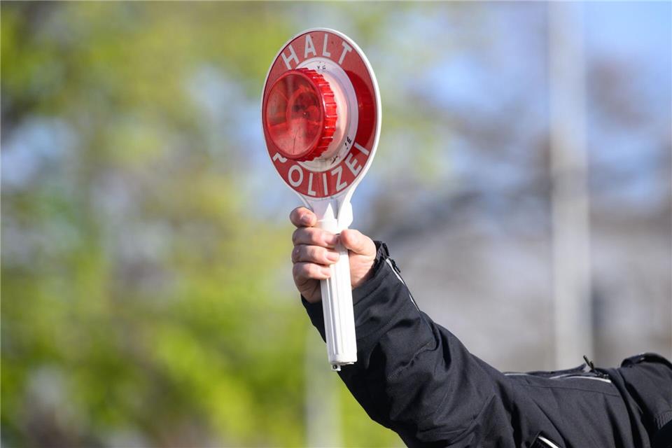 Das Schaf wurde bei einer Polizeikontrolle gefunden. (Symbolbild)Julian Stratenschulte/dpa