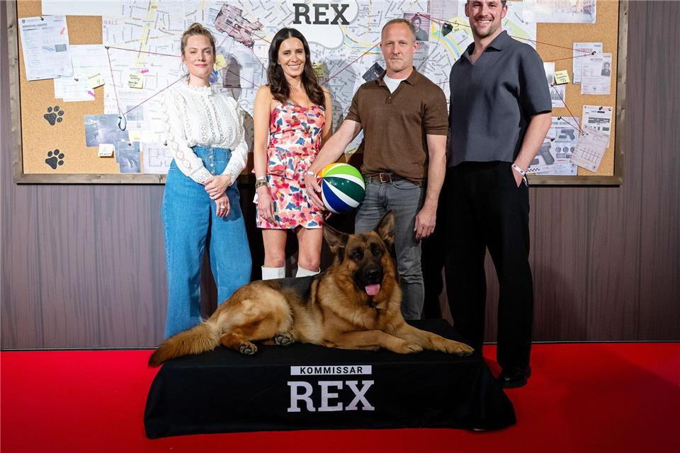 Das Schauspiel-Team bei der Premiere in München.Sven Hoppe/dpa