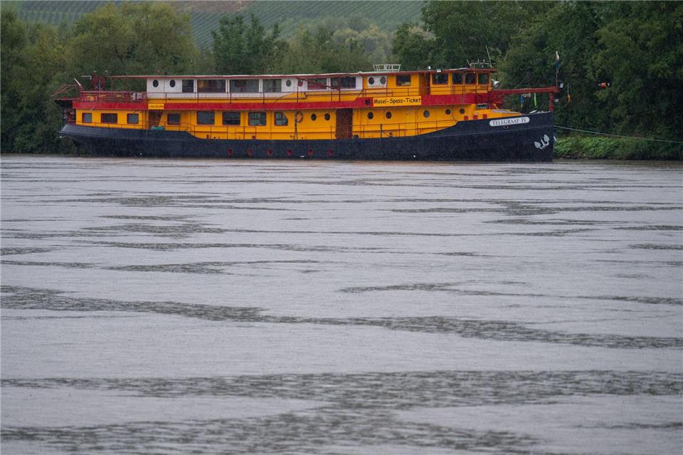 Das Schiff eignet sich laut Besitzer auch gut für Flussbestattungen. (Archivbild)Harald Tittel/dpa
