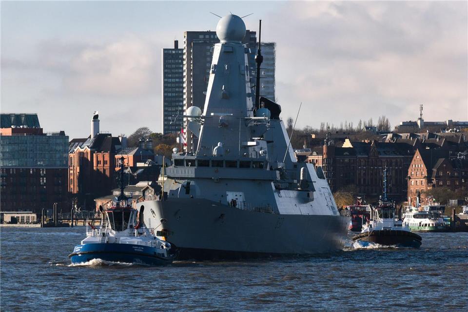 Das Schiff hat 280 Mann Besatzung. Marcus Golejewski/dpa