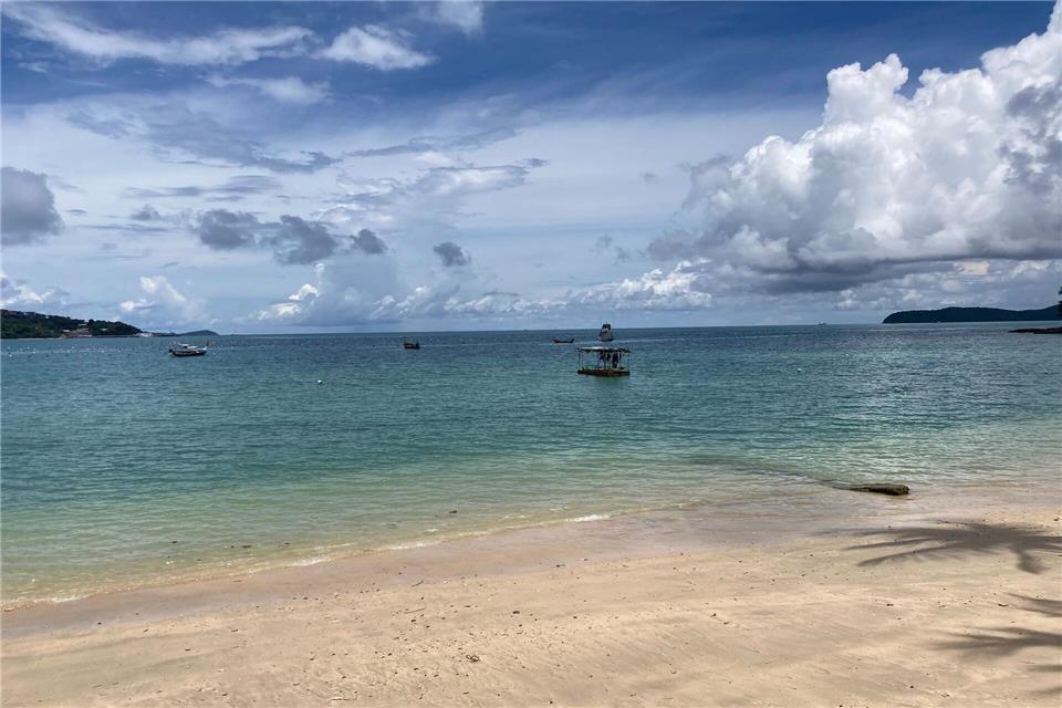 Das Schiff sank laut Medien wenige Kilometer vor der Küste. (Symbolbild)Carola Frentzen/dpa