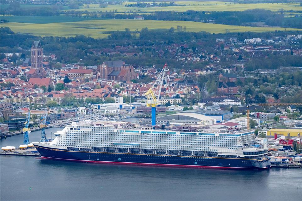 Das Schiff wird für Urlauber in Asien unterwegs sein.Stefan Sauer/dpa