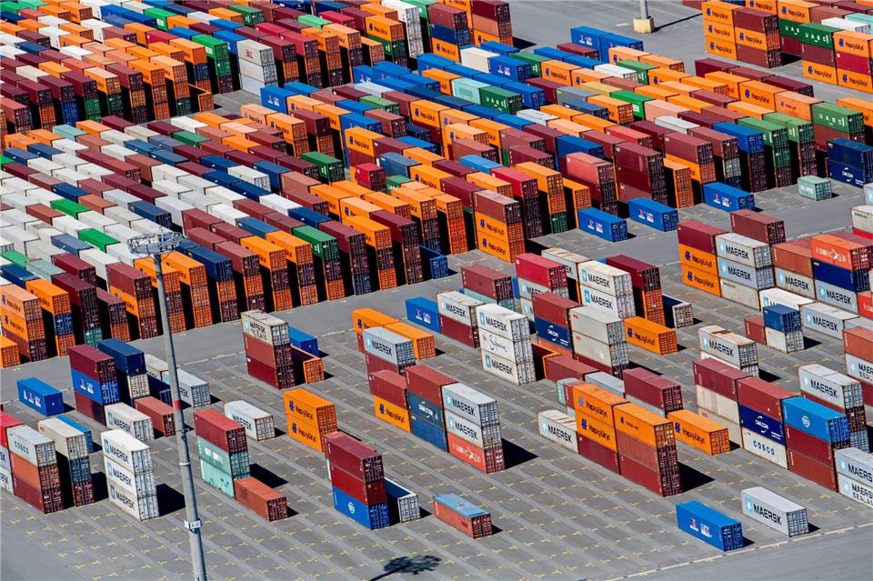 Das Schiff wurde nicht beschädigt. (Symbolbild) Hauke-Christian Dittrich/dpa